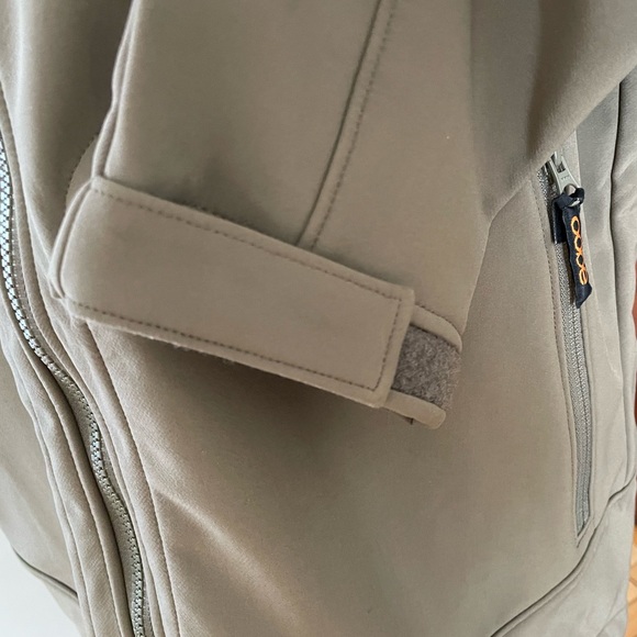 Oobe Jacket - Picture 5 of 7